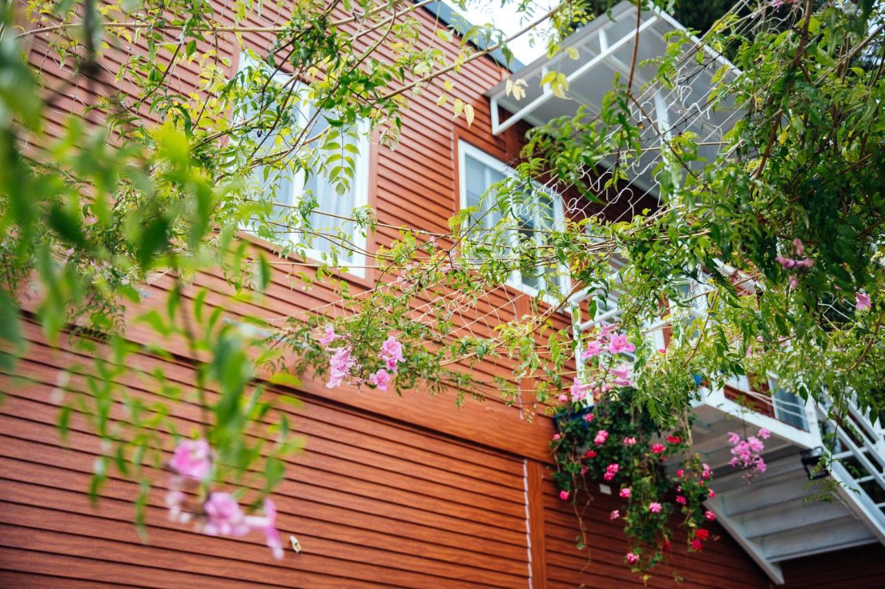 Iris Farmhouse ريناي المظهر الخارجي الصورة